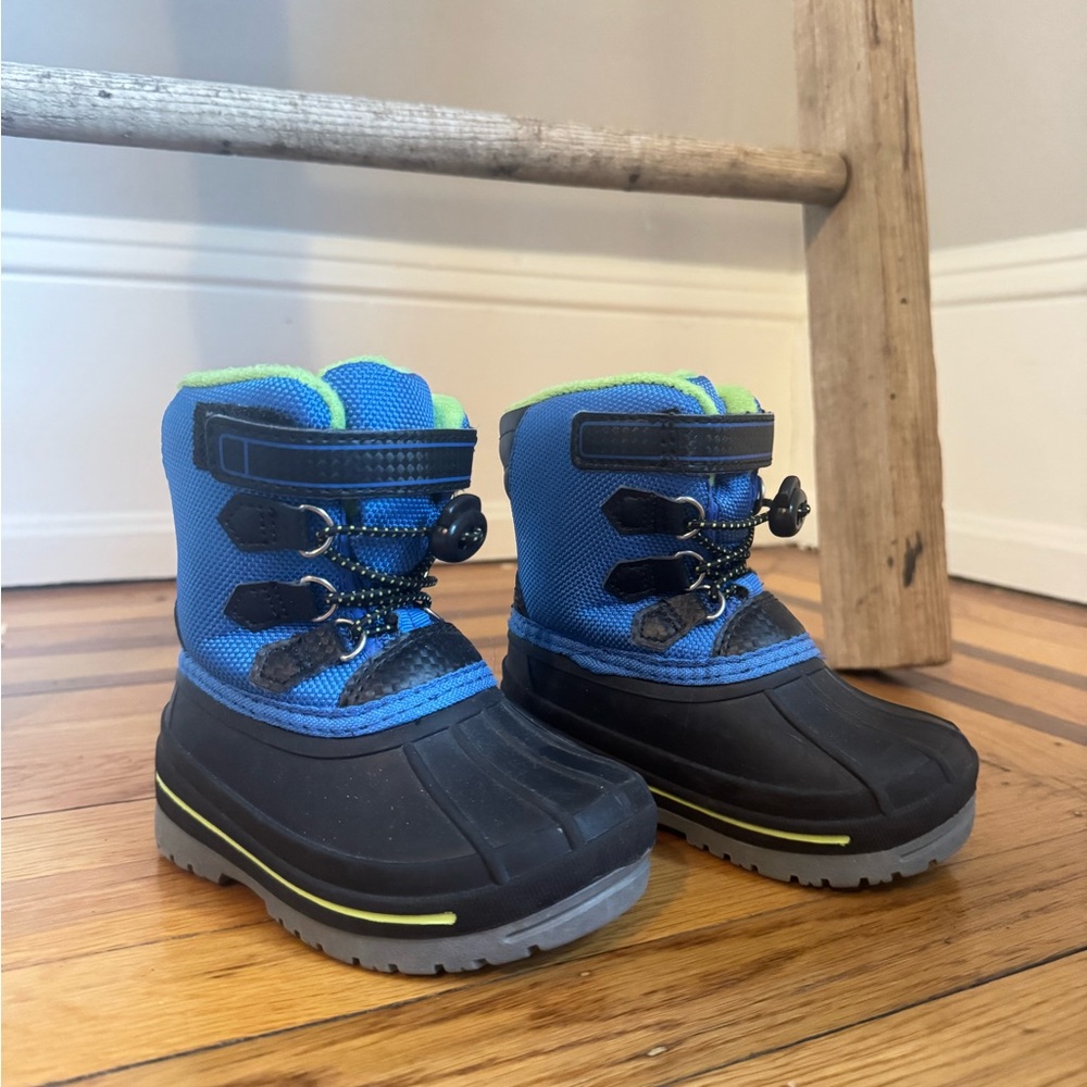 Toddler Blue and Black Snow Boots (Size 6)